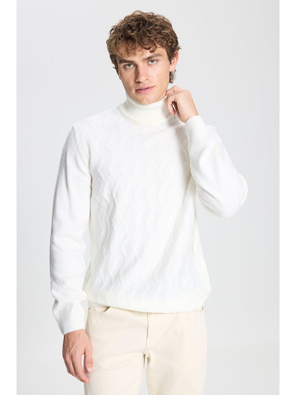 Erkek Ekru Standart Fit Normal Kesim Tam Balıkçı Yaka Jakarlı Triko Kazak