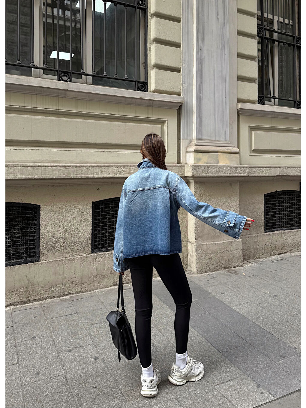 Mavi Yaka Detaylı Rahat Kesim Denim Ceket-4