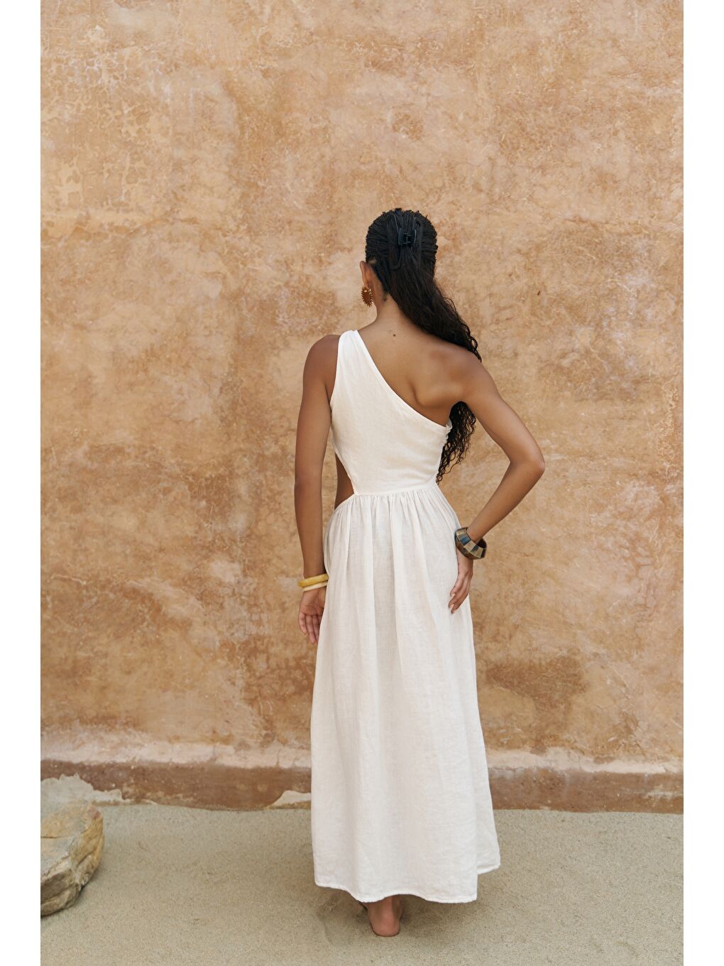 Mharia Asimetrik Detay Beyaz Uzun Keten Elbise-3