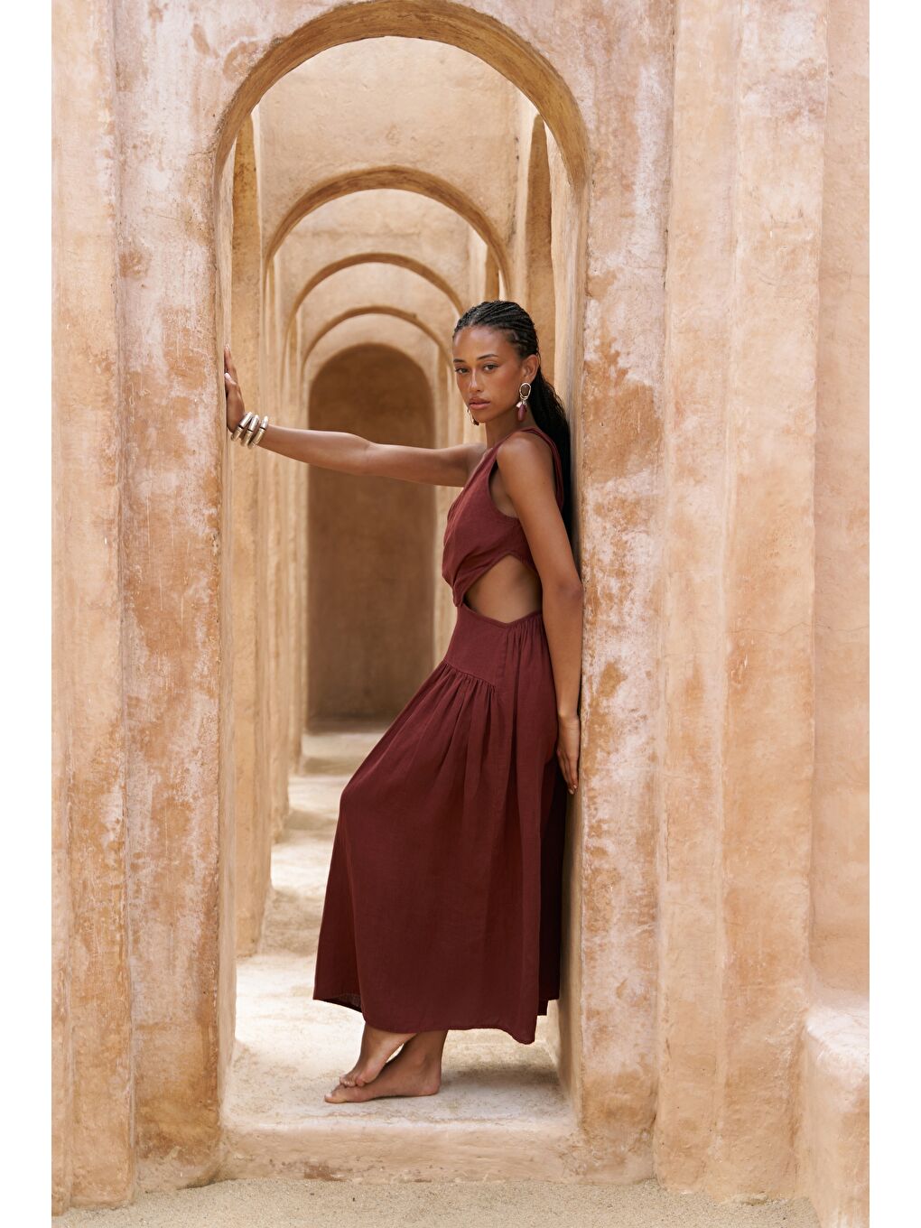 Kahverengi Mharia Asimetrik Detay Kiremit Uzun Keten Elbise-1