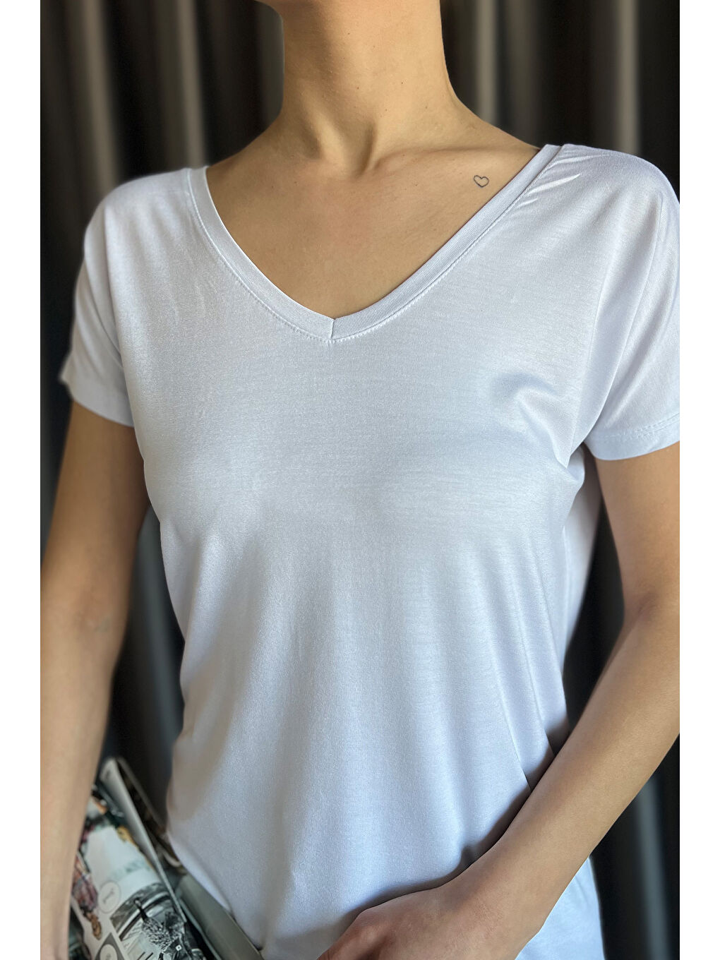 Beyaz Ön Arka V Yaka Kadın Tişört-2