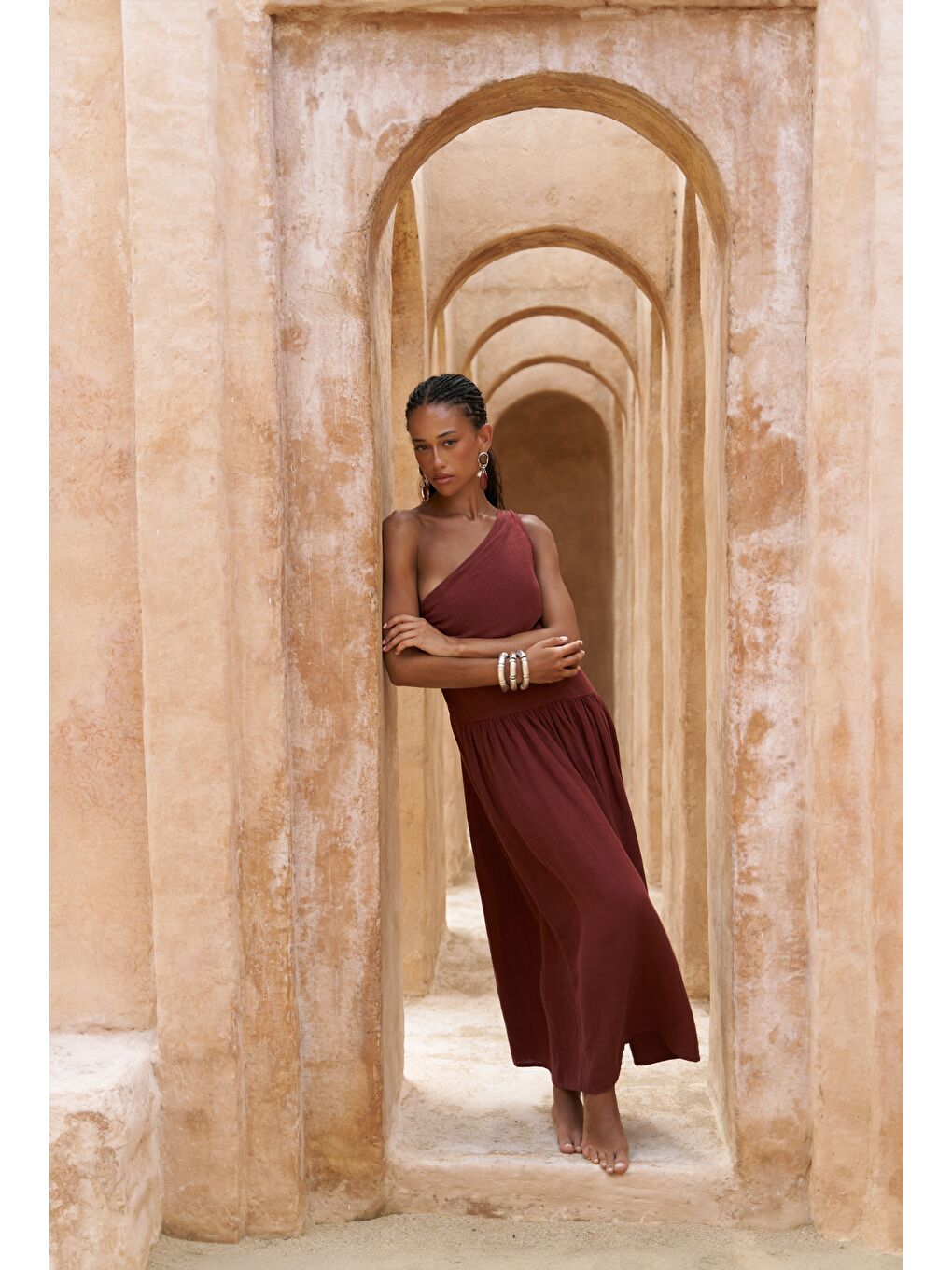 Kahverengi Mharia Asimetrik Detay Kiremit Uzun Keten Elbise-2