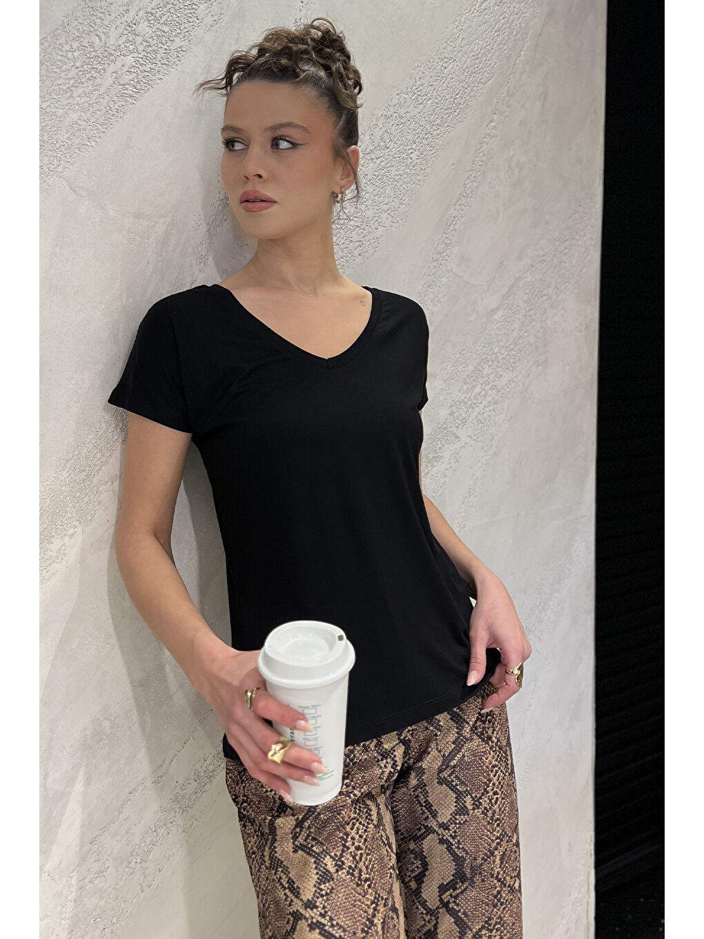 Siyah Ön Arka V Yaka Kadın Tişört