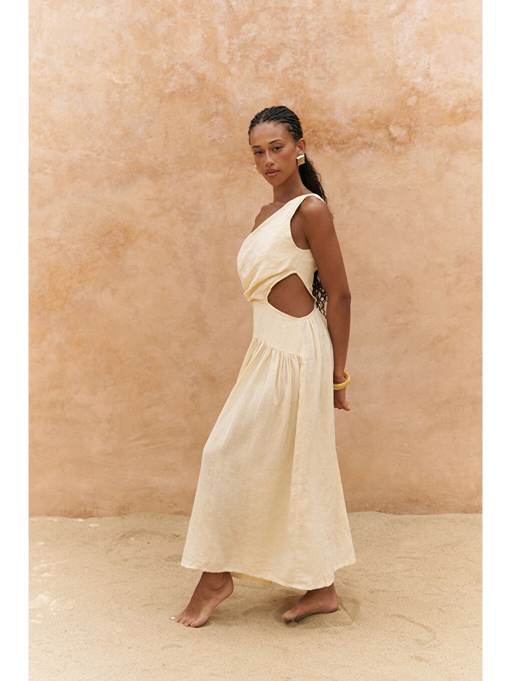 Mharia Asimetrik Detay Sarı Uzun Keten Elbise-1