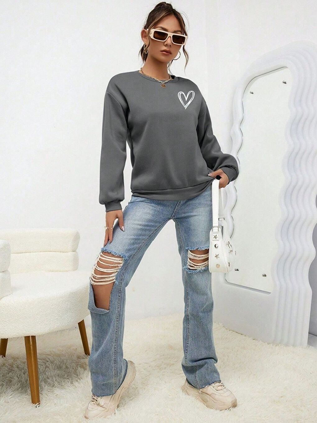 Gri Kadın Füme Kalpli Baskı Oversize Bisiklet Yaka Sweatshirt-2