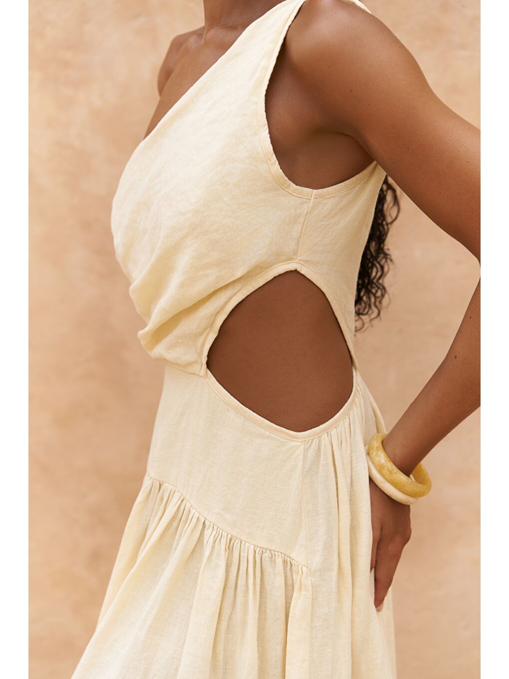 Mharia Asimetrik Detay Sarı Uzun Keten Elbise-5