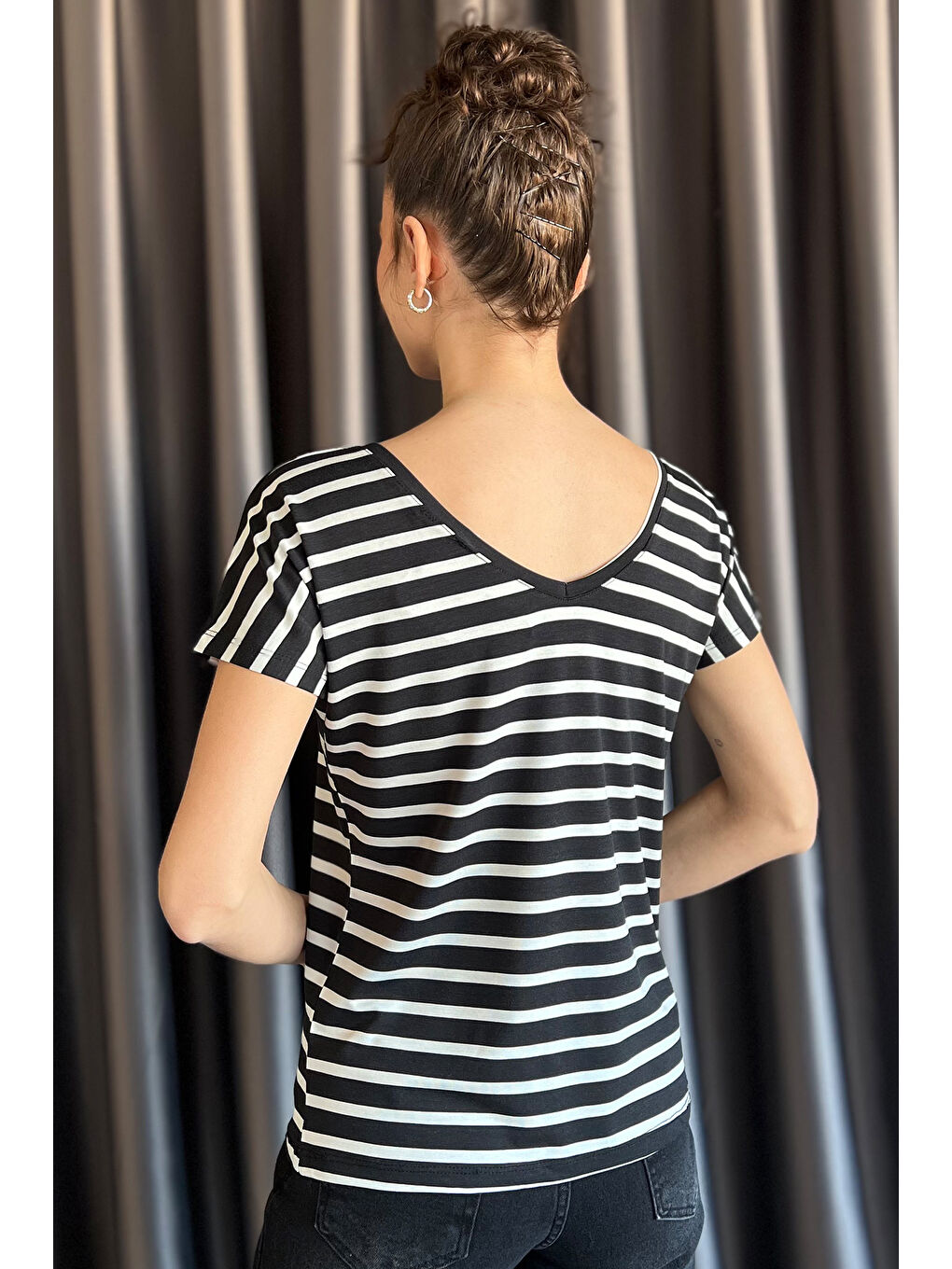 Siyah Ön Arka V Yaka Kadın Tişört-3