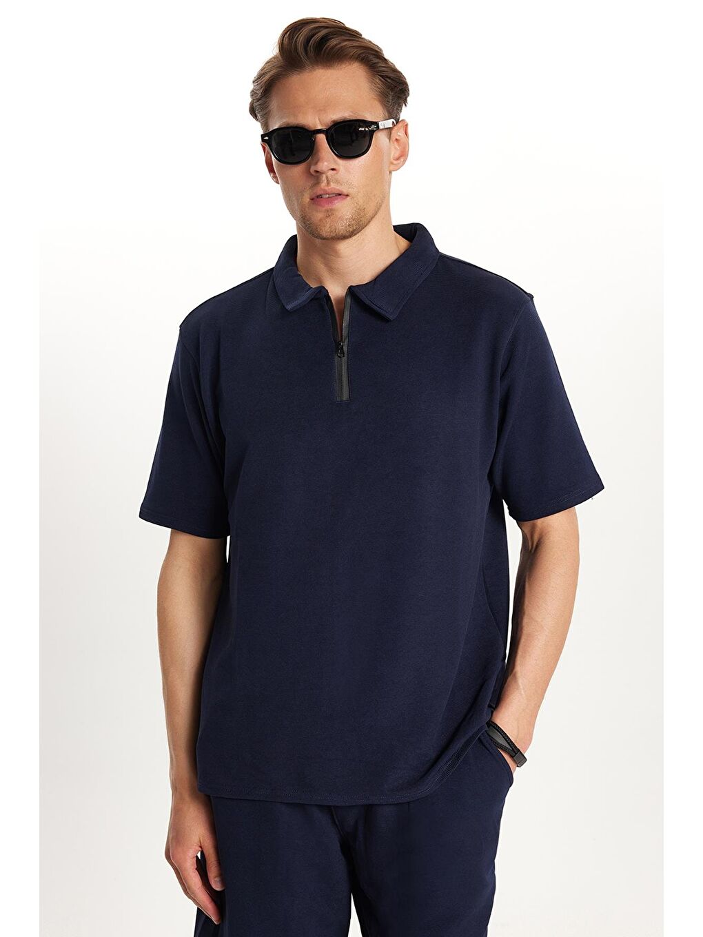 Erkek Standart Fit Pamuklu Fermuarlı Polo Yaka Tişört Beli Bağcıklı Lacivert Şort Takım-4