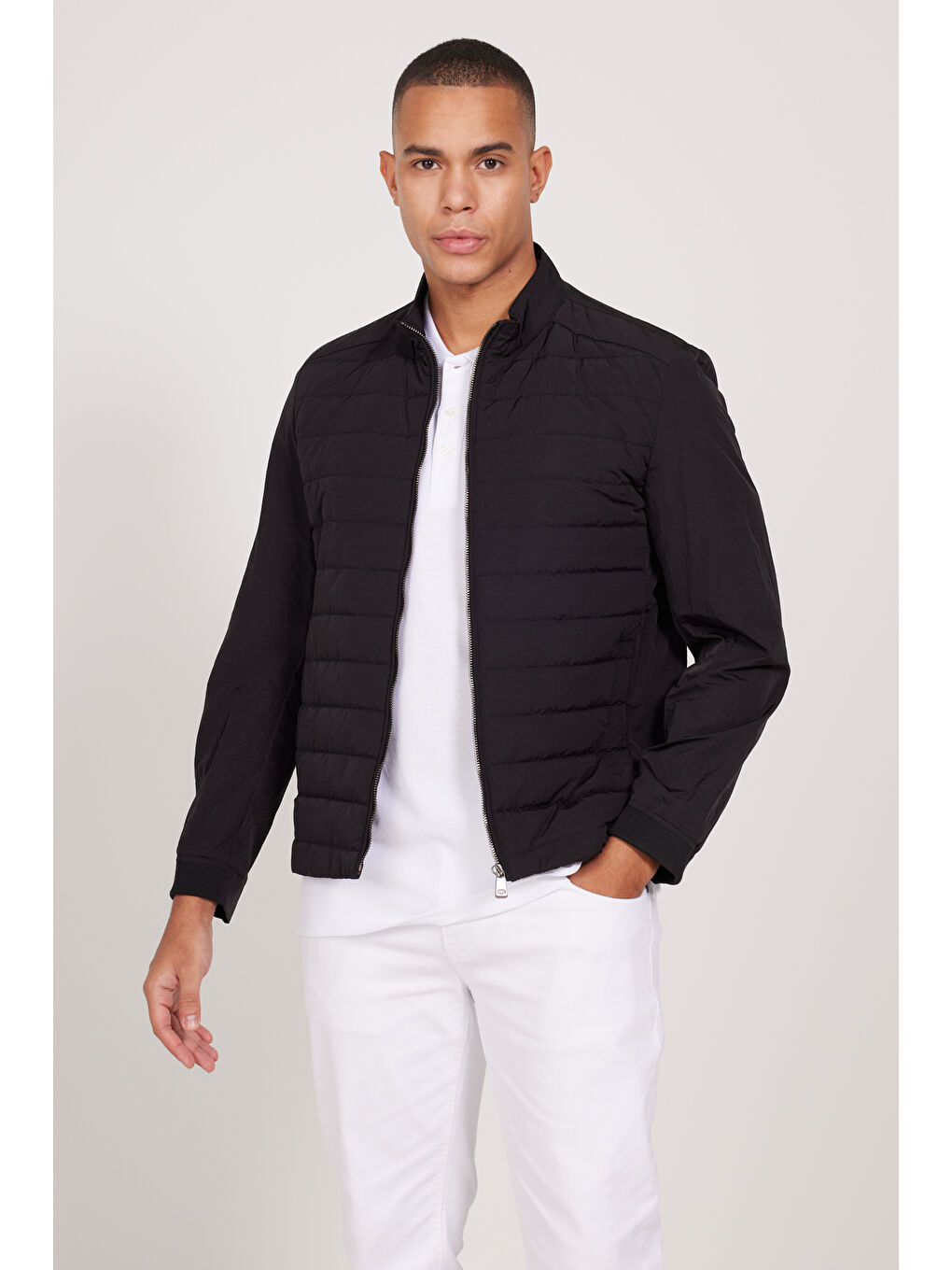 Erkek Siyah Standart Fit Normal Kesim Dik Yaka Desenli Mont