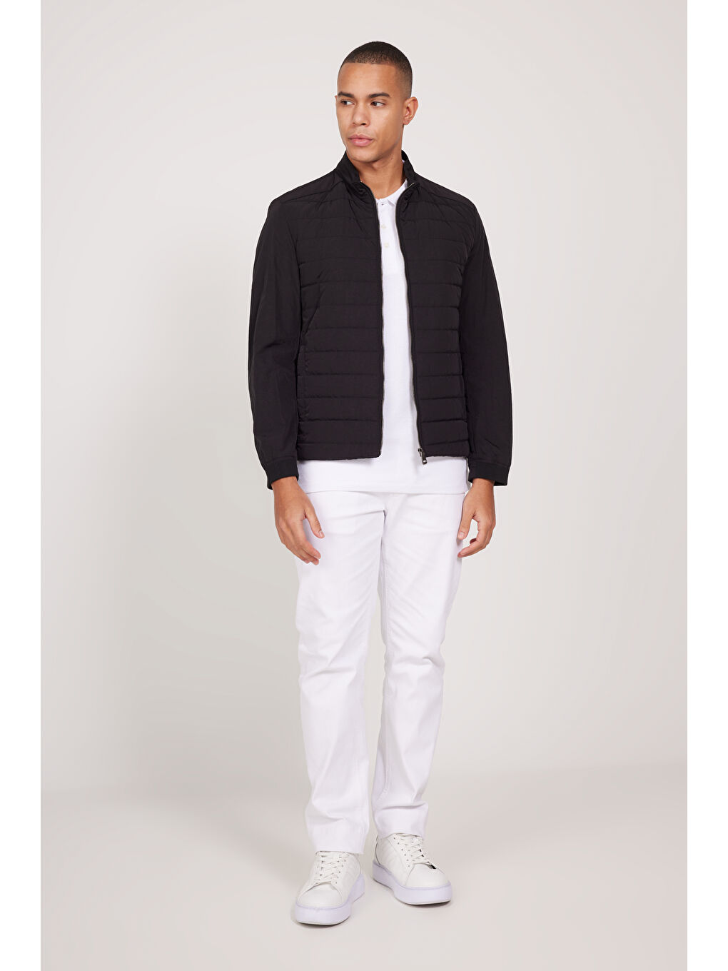 Erkek Siyah Standart Fit Normal Kesim Dik Yaka Desenli Mont-1