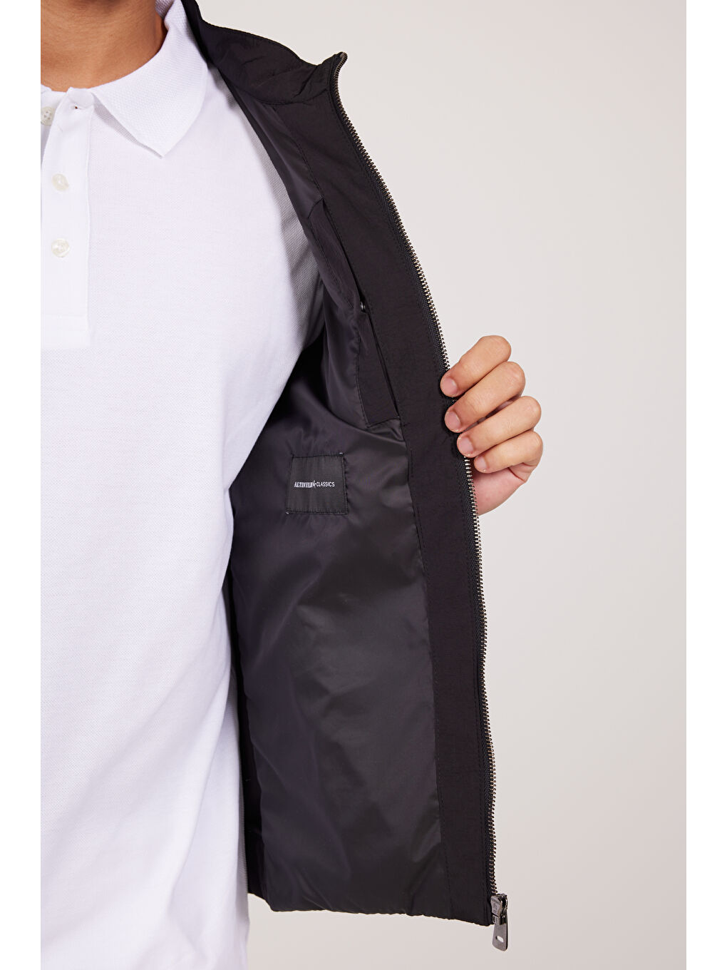 Erkek Siyah Standart Fit Normal Kesim Dik Yaka Desenli Mont-3