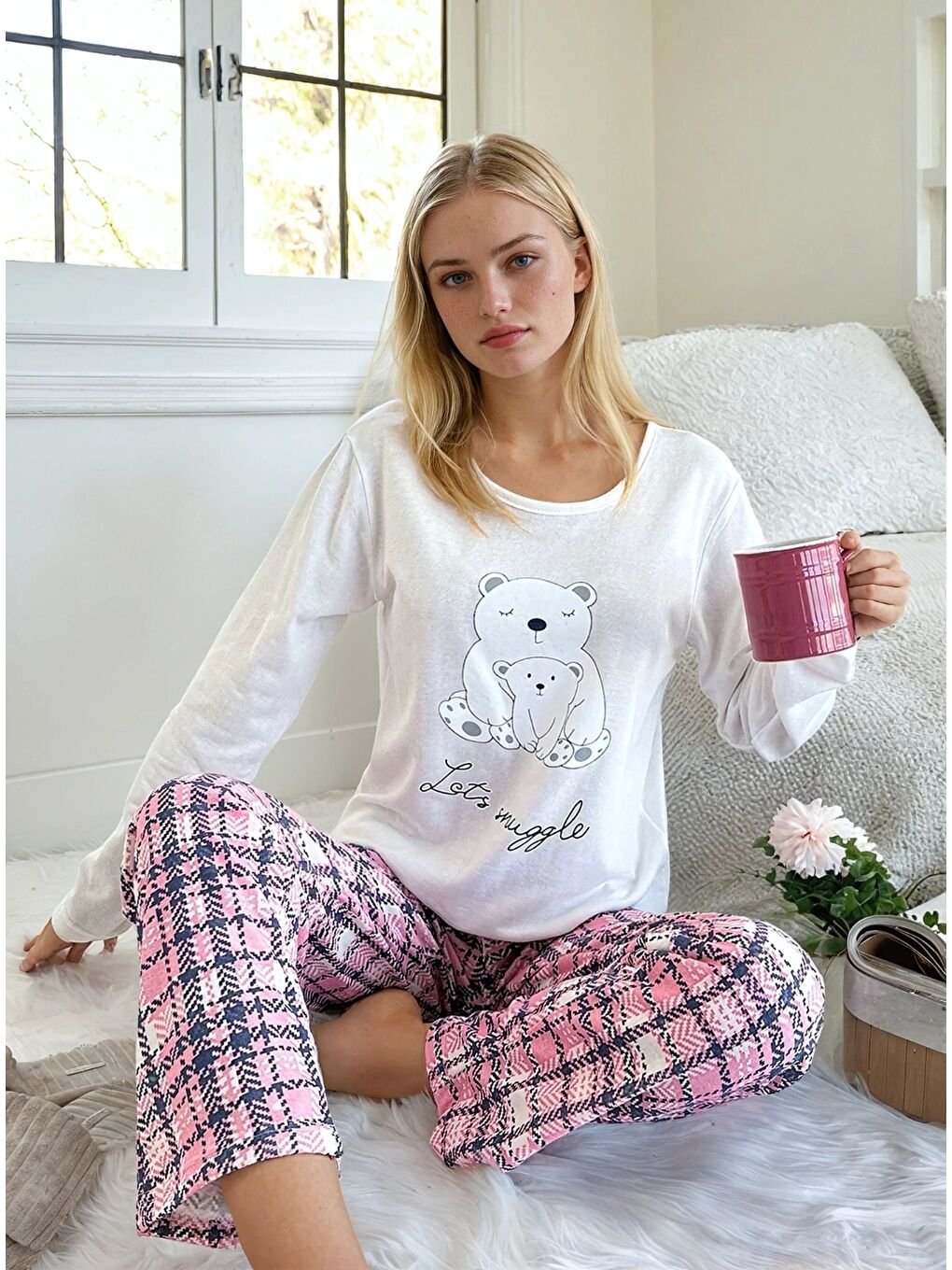 Beyaz Ayıcık Baskılı Süprem Kumaş Kadın Pijama Takımı