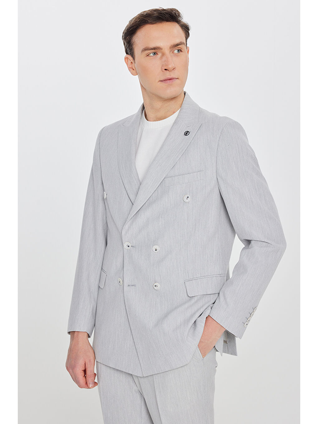 Erkek Gri Slim Fit Kırlangıç Yaka Kapak Cepli Kruvaze Takım Elbise-1