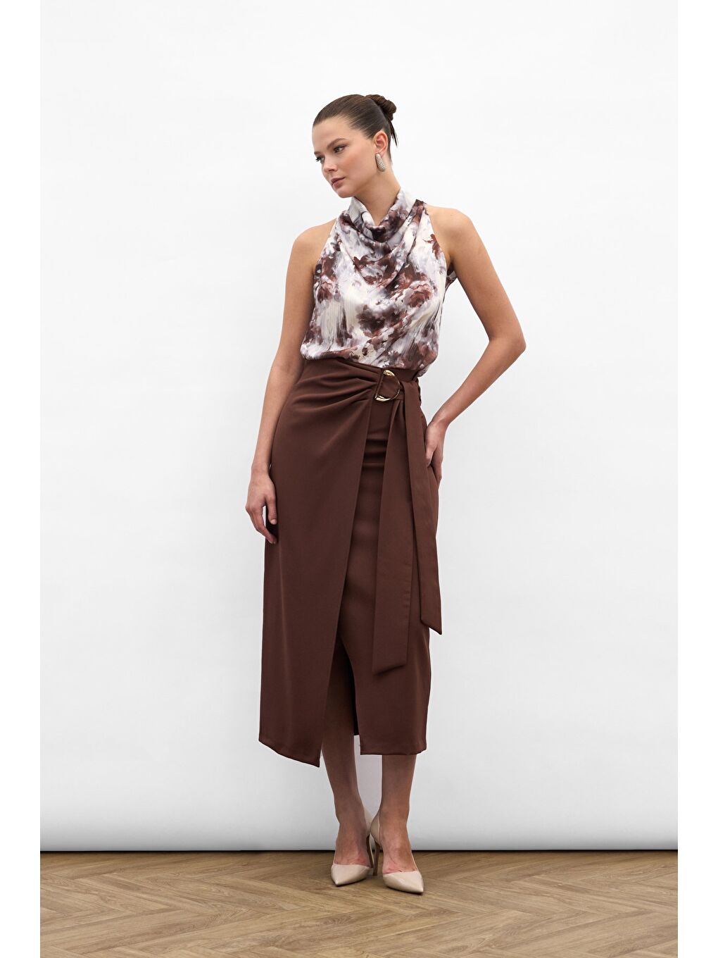 Kahverengi Aksesuar Kuşaklı Yırtmaçlı Etek - Kahve