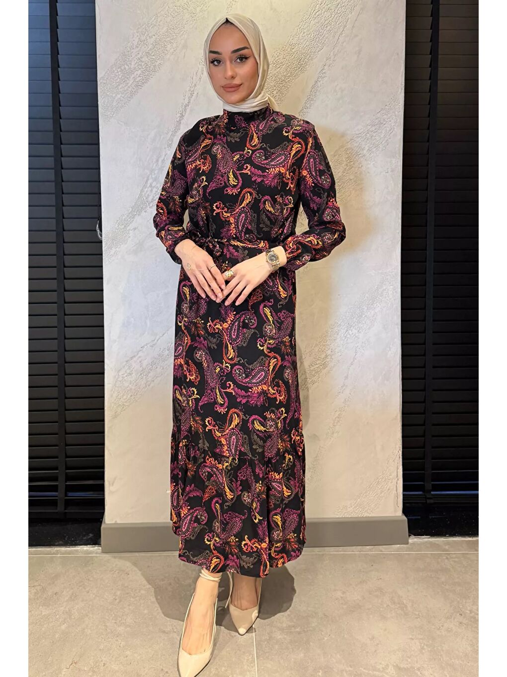 Siyah Etnik Desen Bel Kuşaklı Tesettür Viskon Elbise-2