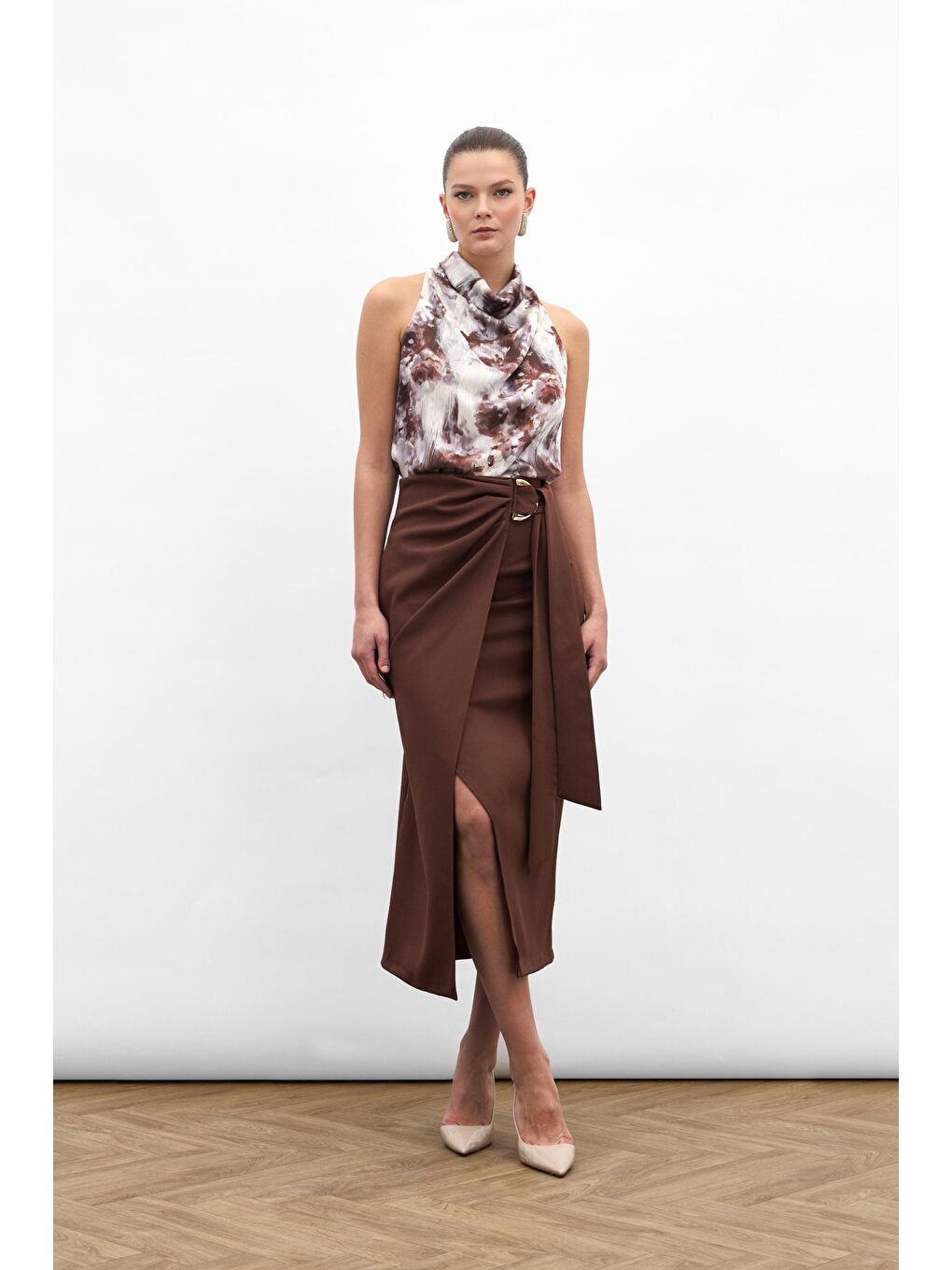 Kahverengi Aksesuar Kuşaklı Yırtmaçlı Etek - Kahve-1