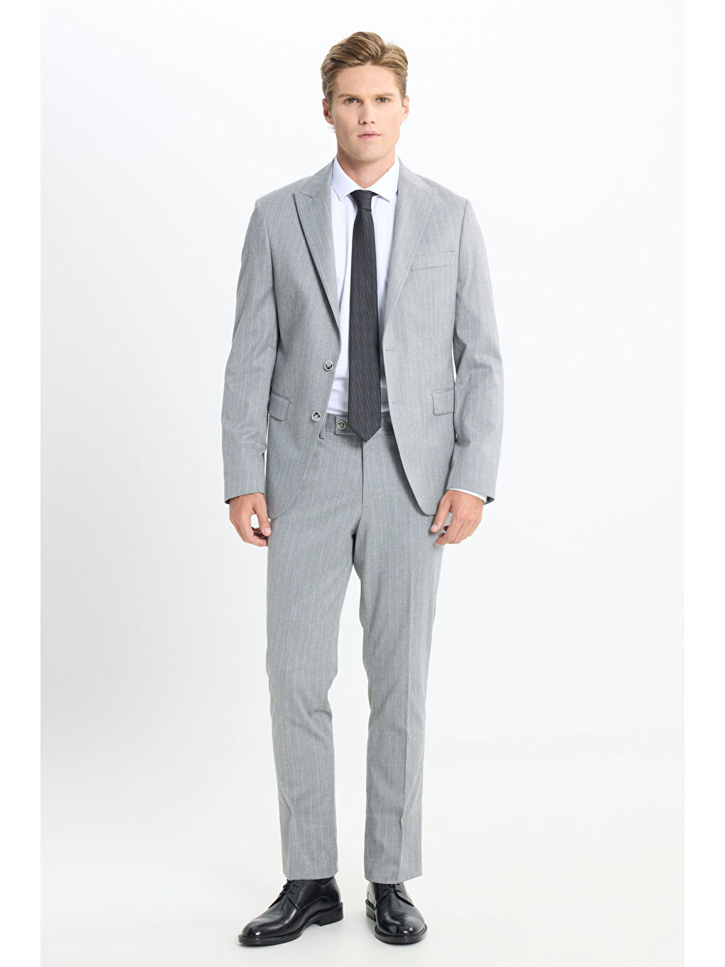 Erkek Gri Slim Fit Dar Kesim Kırlangıç Yaka Çizgili Kapak Cepli Esnek Takım Elbise-1