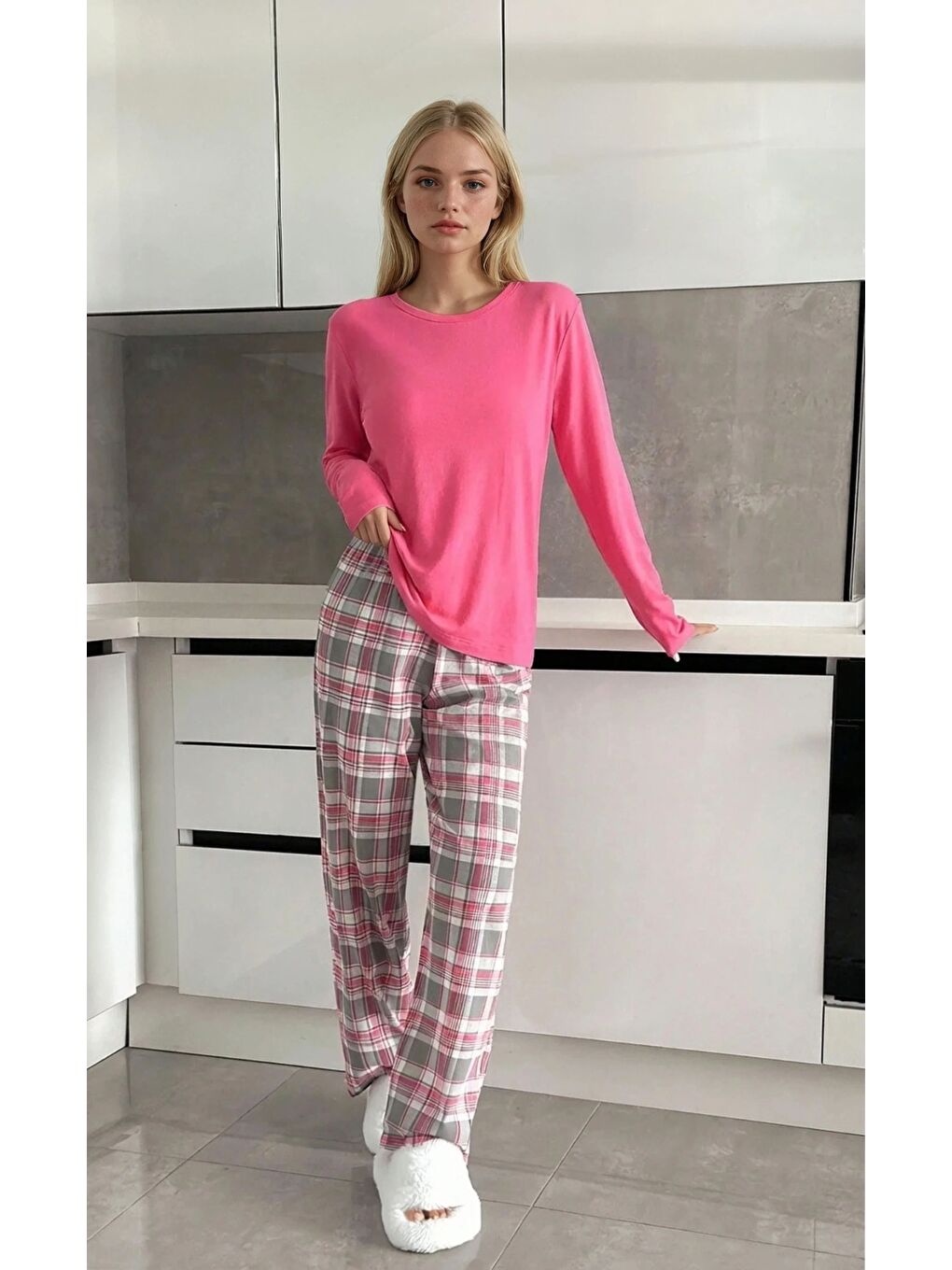 Ekose Desenli Alt Pembe Üst Uzun Kollu Pijama Takımı