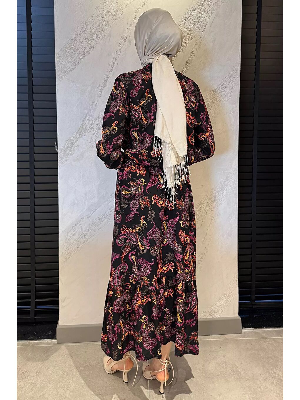 Siyah Etnik Desen Bel Kuşaklı Tesettür Viskon Elbise-7