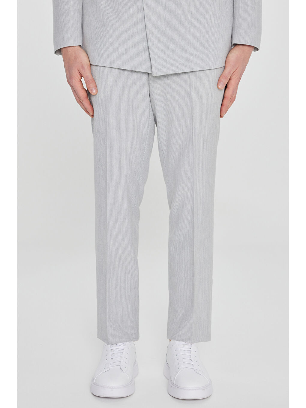 Erkek Gri Slim Fit Kırlangıç Yaka Kapak Cepli Kruvaze Takım Elbise-3