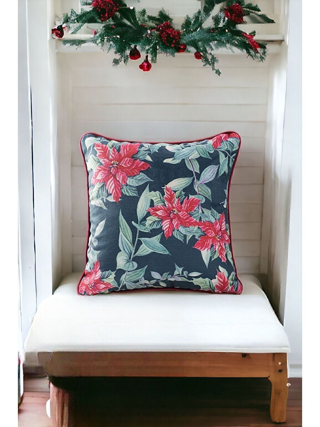 Yılbaşı Kırlent Kılıfı Büyük Yapraklı Kırmızı Çiçek Desenli Paskalya 43x43