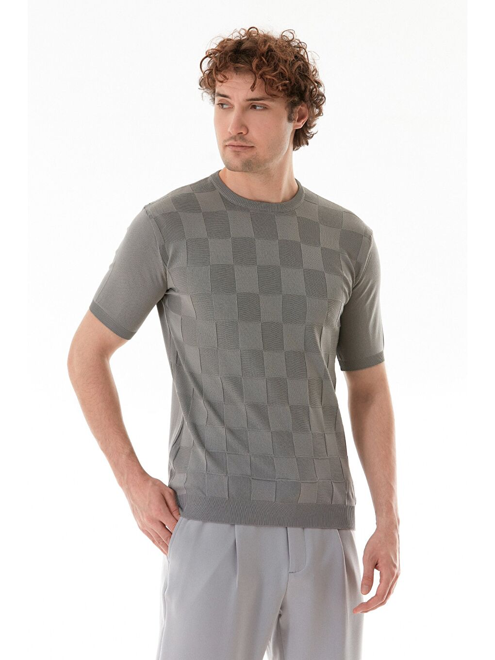 Gri Dama Desenli Triko Tişört-1