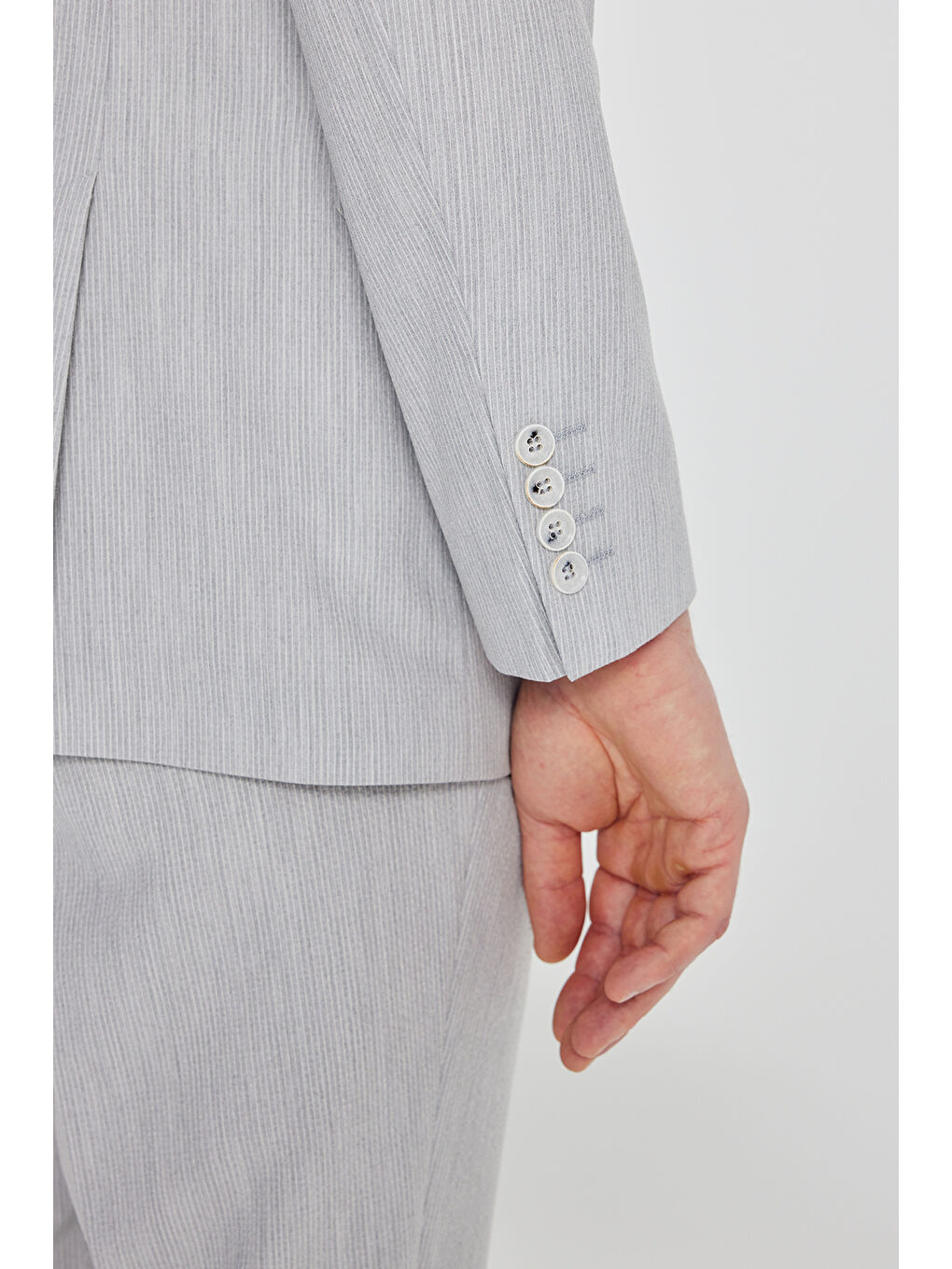 Erkek Gri Slim Fit Kırlangıç Yaka Kapak Cepli Kruvaze Takım Elbise-5