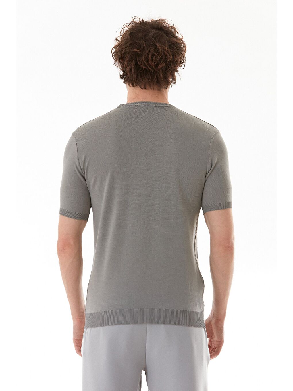 Gri Dama Desenli Triko Tişört-4