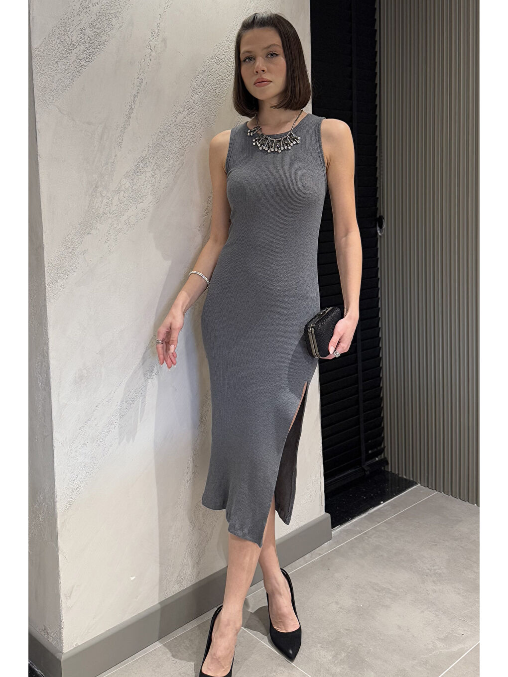 Gri Kadın Bisiklet Yaka Kolsuz Yırtmaçlı Kaşkorse Elbise-1