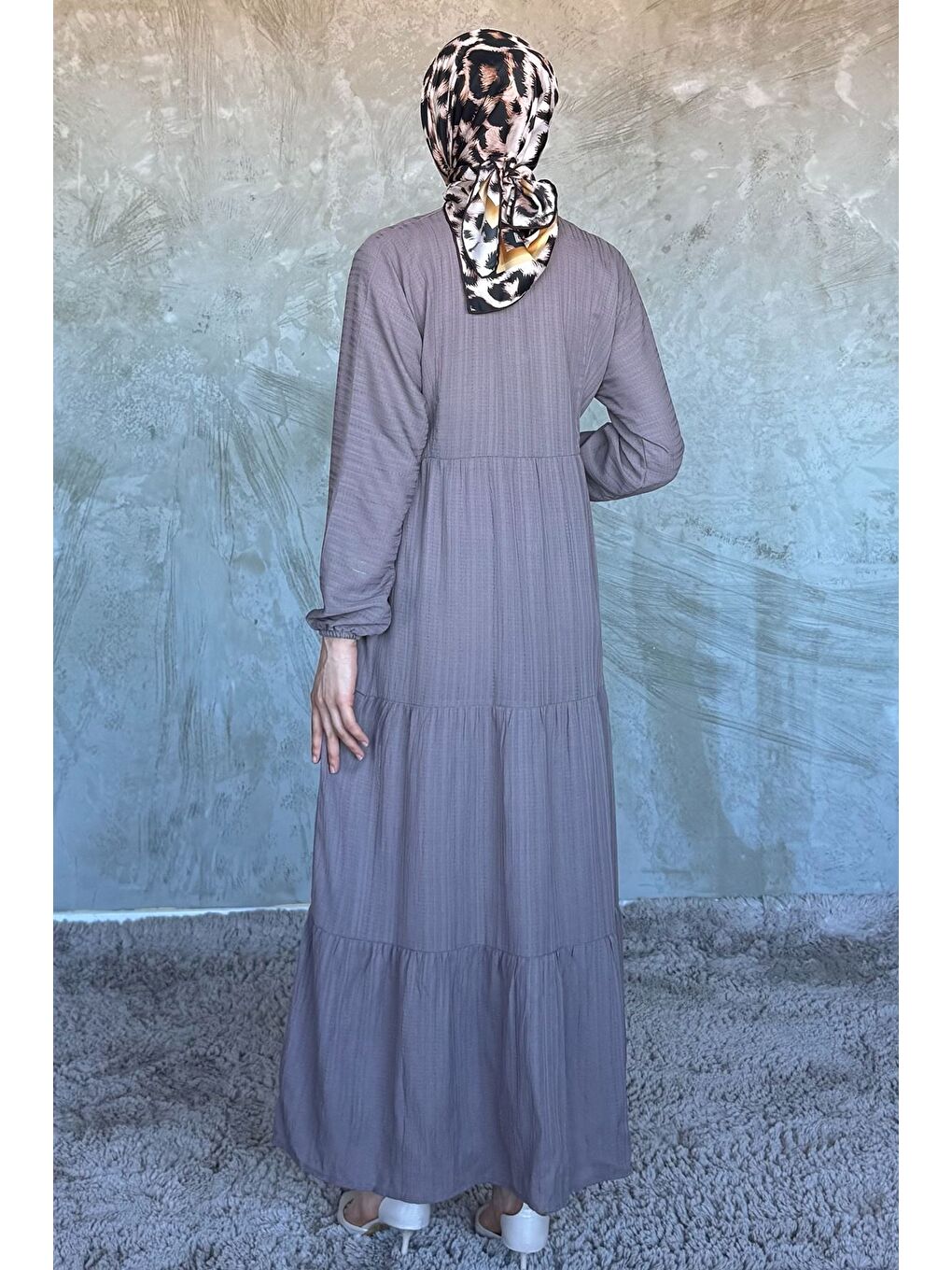 Bej Düğme Detaylı Fırfırlı Tesettür Elbise-7