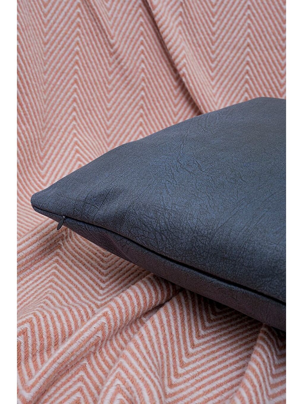 Süet Dokulu Mermer  Desenli Petrol Rengi Kırlent Kılıfı-2