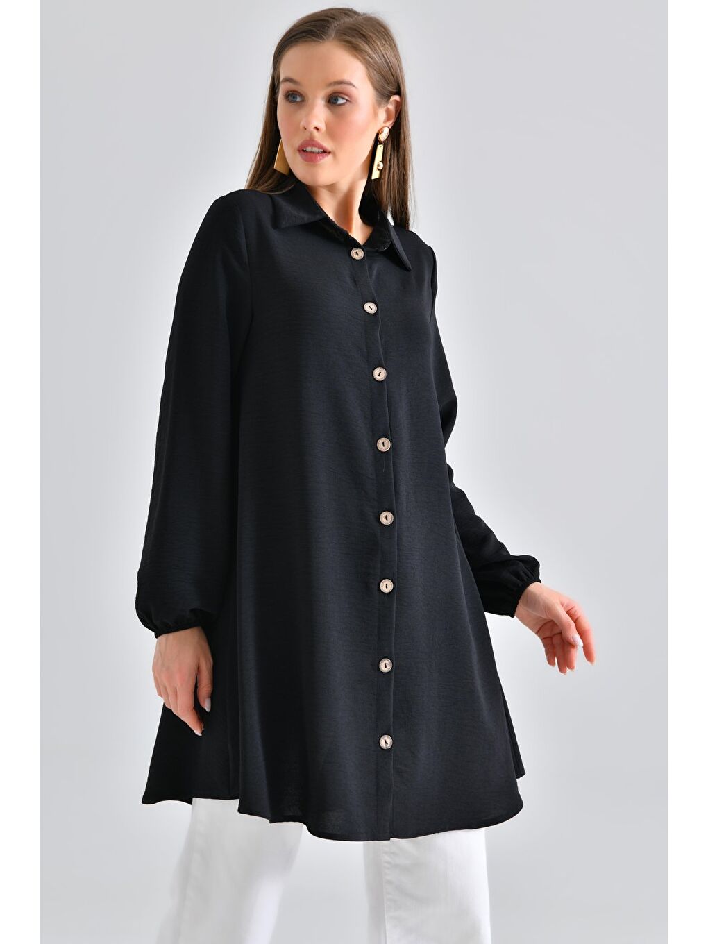 Siyah Kadın Gömlek Yaka Ahşap Düğmeli Kolağzı Lastikli Aerobin Dokuma Tunik - Regular Fit-2