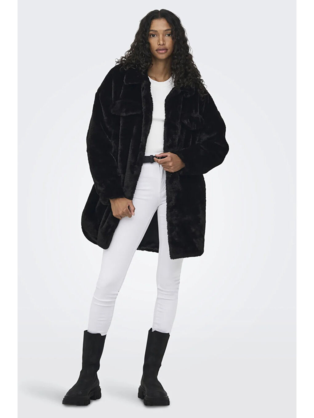 Siyah Onlvida Regular Fit Yumuşak Dokulu Düğmeli Kadın Mont 15260048