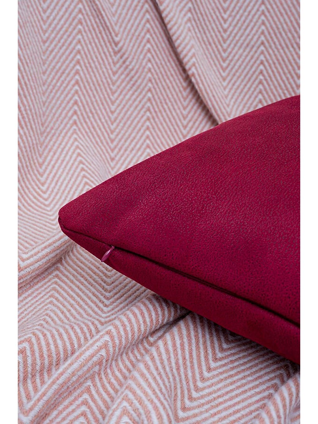 Süet Dokulu Mermer  Desenli Bordo Kırlent Kılıfı-2