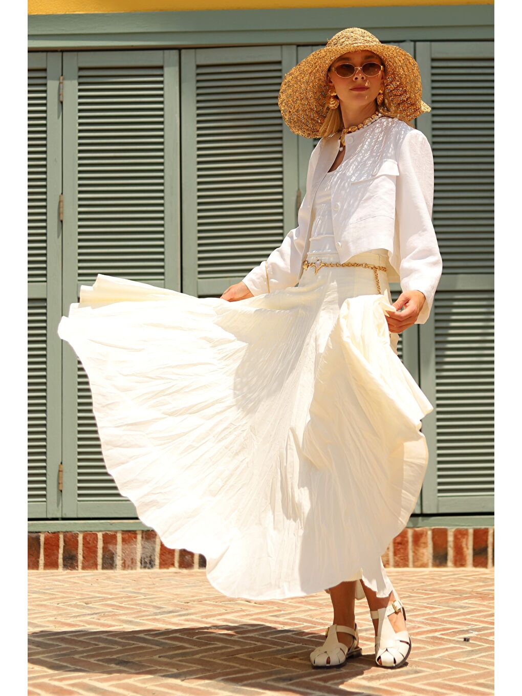 Bej Bele Oturan Volanlı Etek Vanilya-1