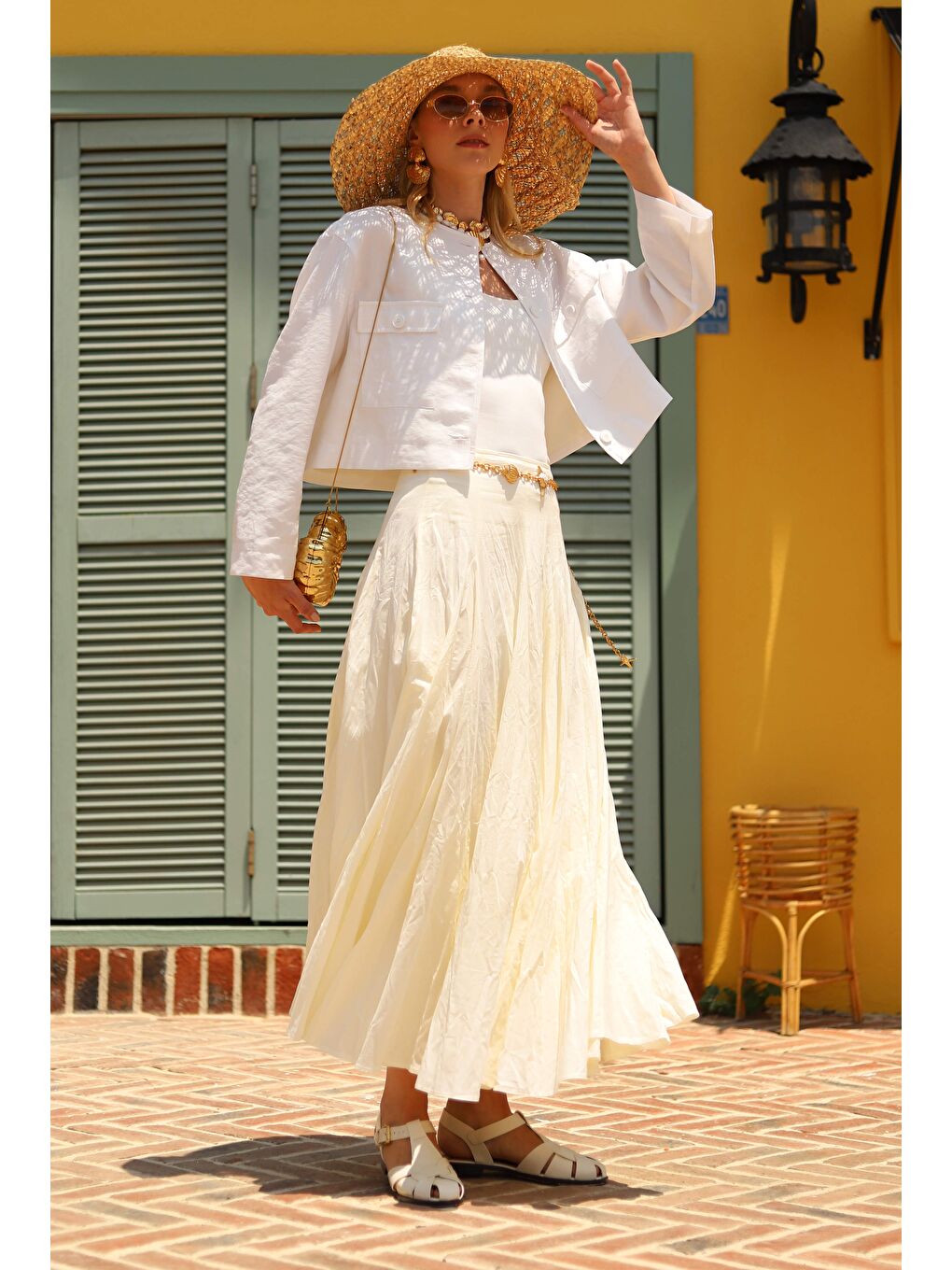 Bej Bele Oturan Volanlı Etek Vanilya-2