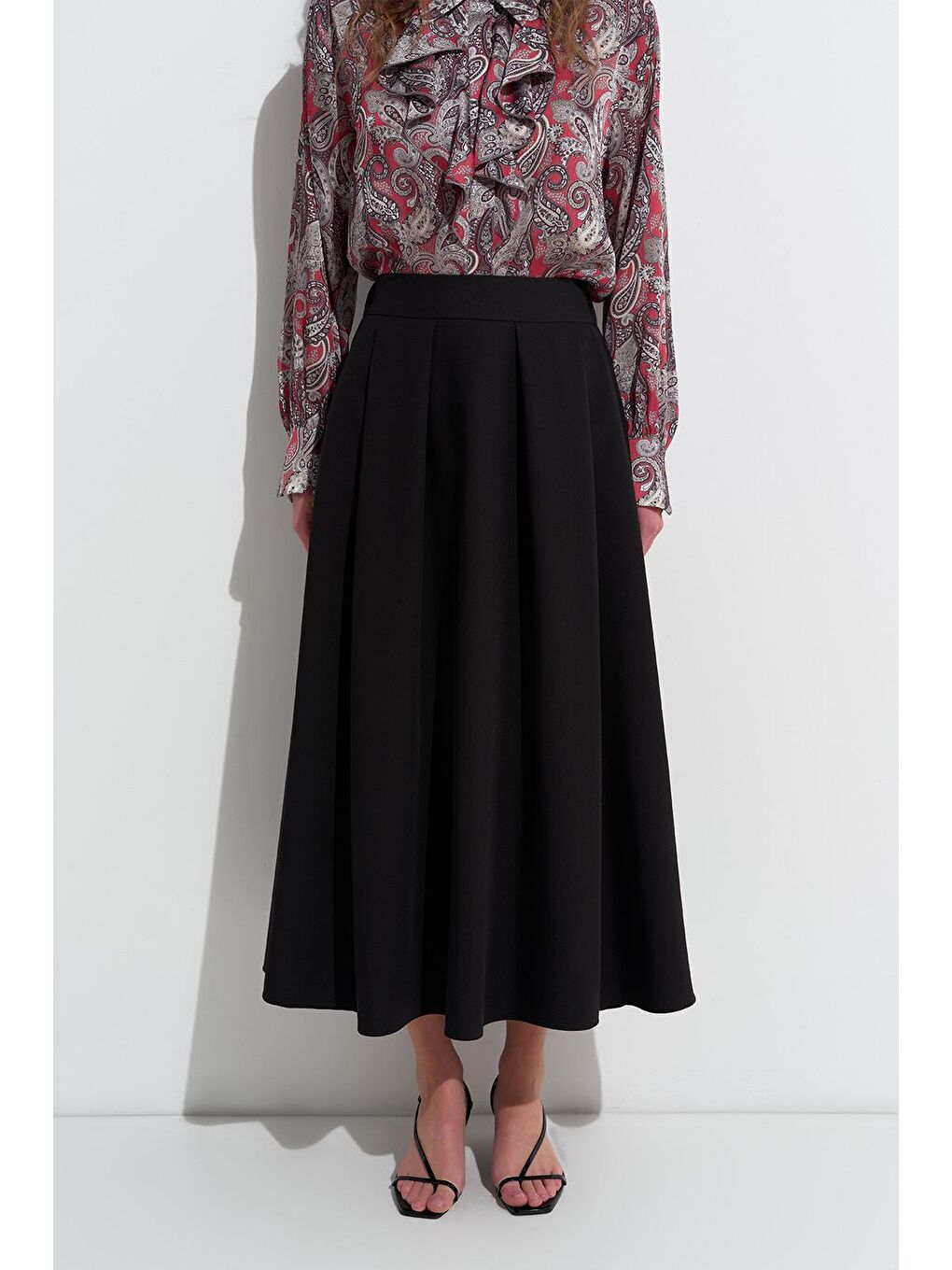 Poli Pilikaşe Etek Siyah-2