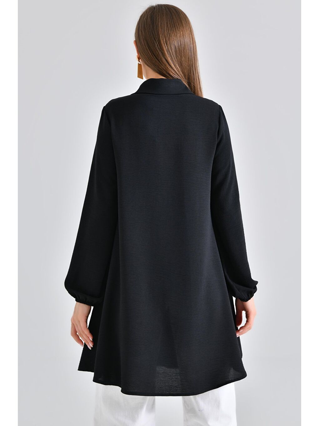 Siyah Kadın Gömlek Yaka Ahşap Düğmeli Kolağzı Lastikli Aerobin Dokuma Tunik - Regular Fit-7