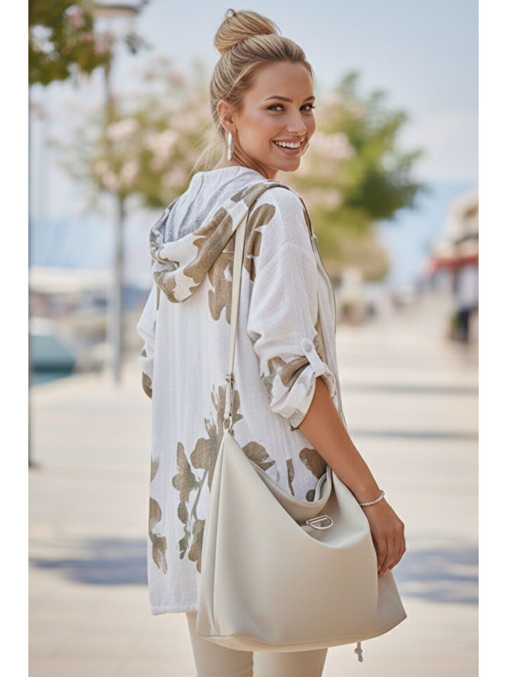 İtalyan Beyaz Düğmeli Uzun Kollu Cepli Kapüşonlu Fermuarlı Baskılı Regular Boy Dokuma Ceket 68 65-5