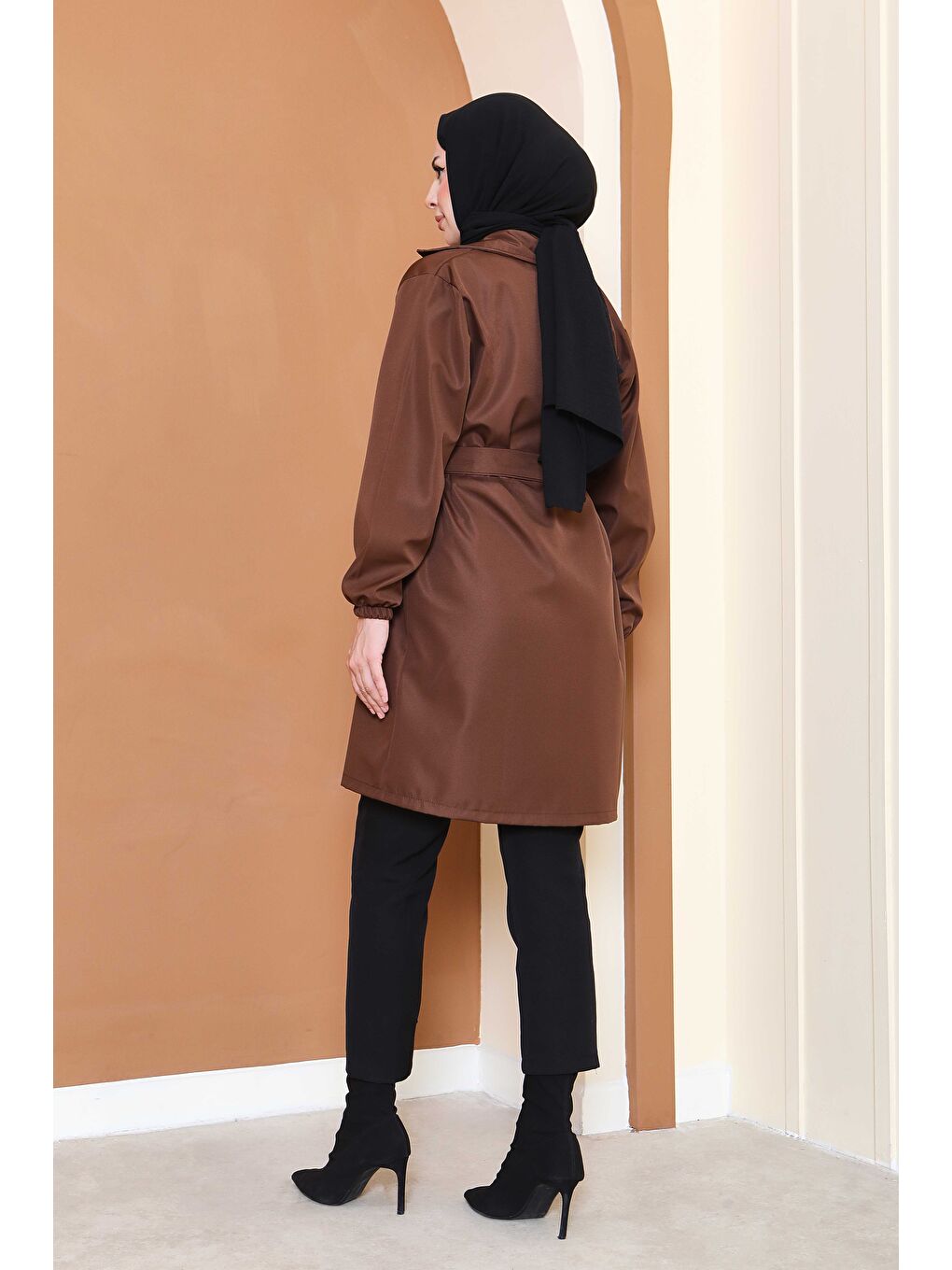 Kahverengi Kuşaklı Kolu Lastikli Miranda Trençkot Kahve - 27799-KAHVE