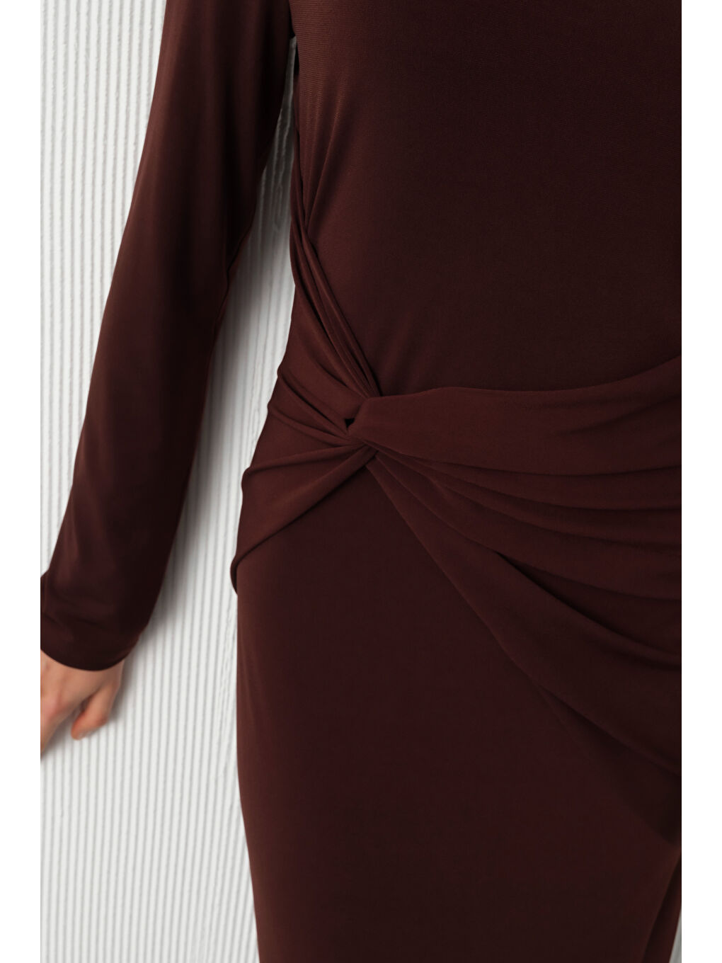 Kadın Kahverengi Düğüm Detay Uzun Örme Elbise-4