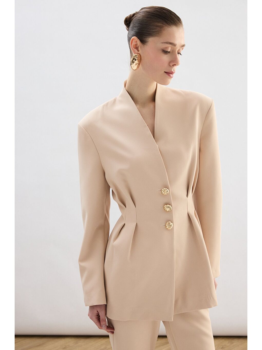 Gold Düğmeli Uzun Ceket - Bej-3