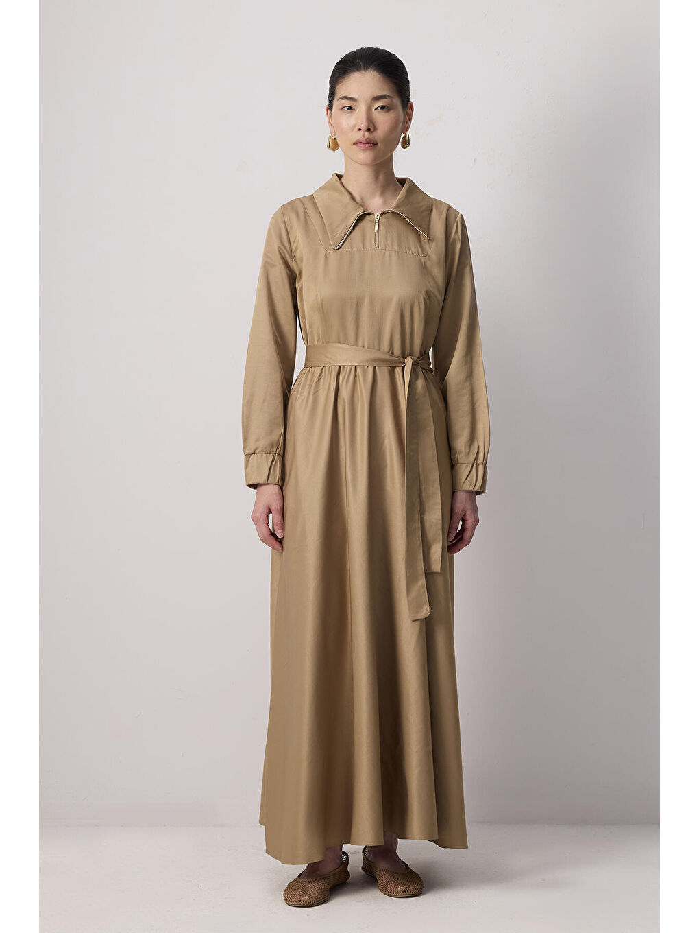 Bej Yakası Fermuarlı Elbise