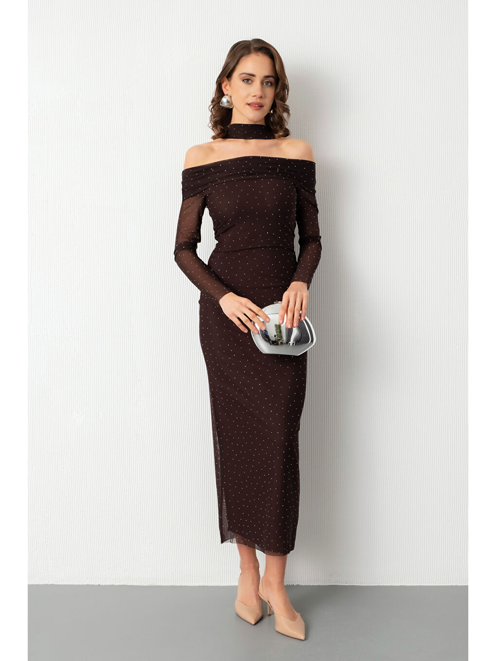 Kadın Kahverengi Kayık Yaka Uzun Kol Taşlı Midi Davet Elbisesi-1