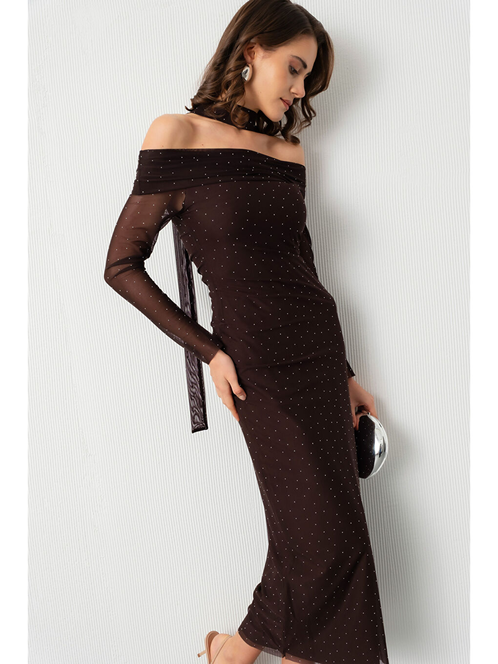 Kadın Kahverengi Kayık Yaka Uzun Kol Taşlı Midi Davet Elbisesi-2