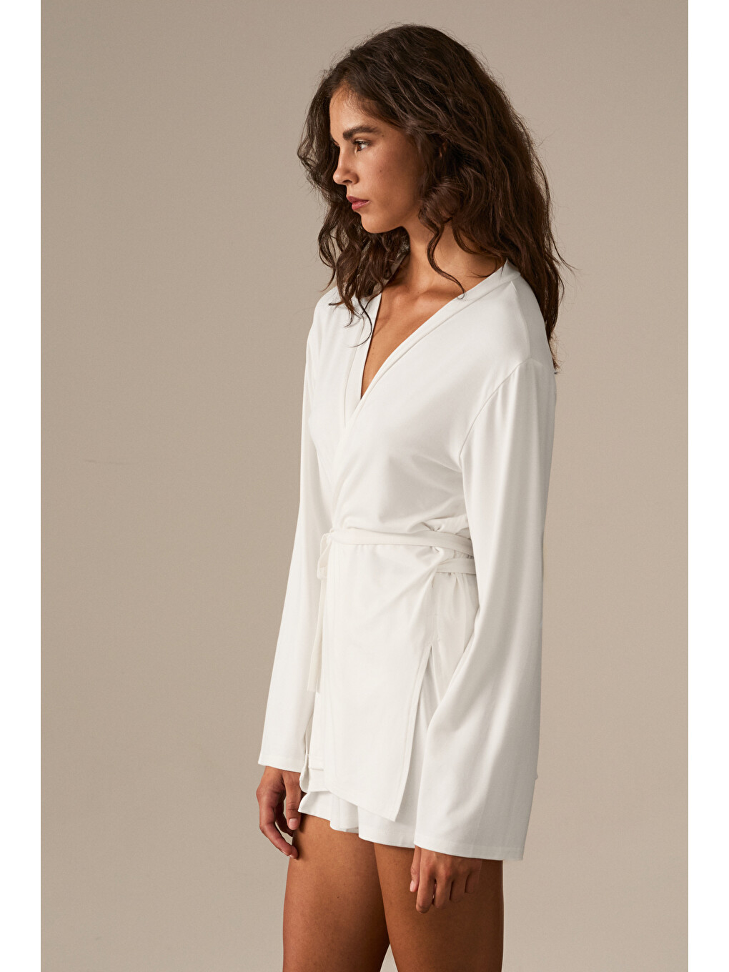 Zalure Kadın Yumuşak Ve Esnek Kumaşlı Belden Bağlamalı Kısa Ekru Kimono-1