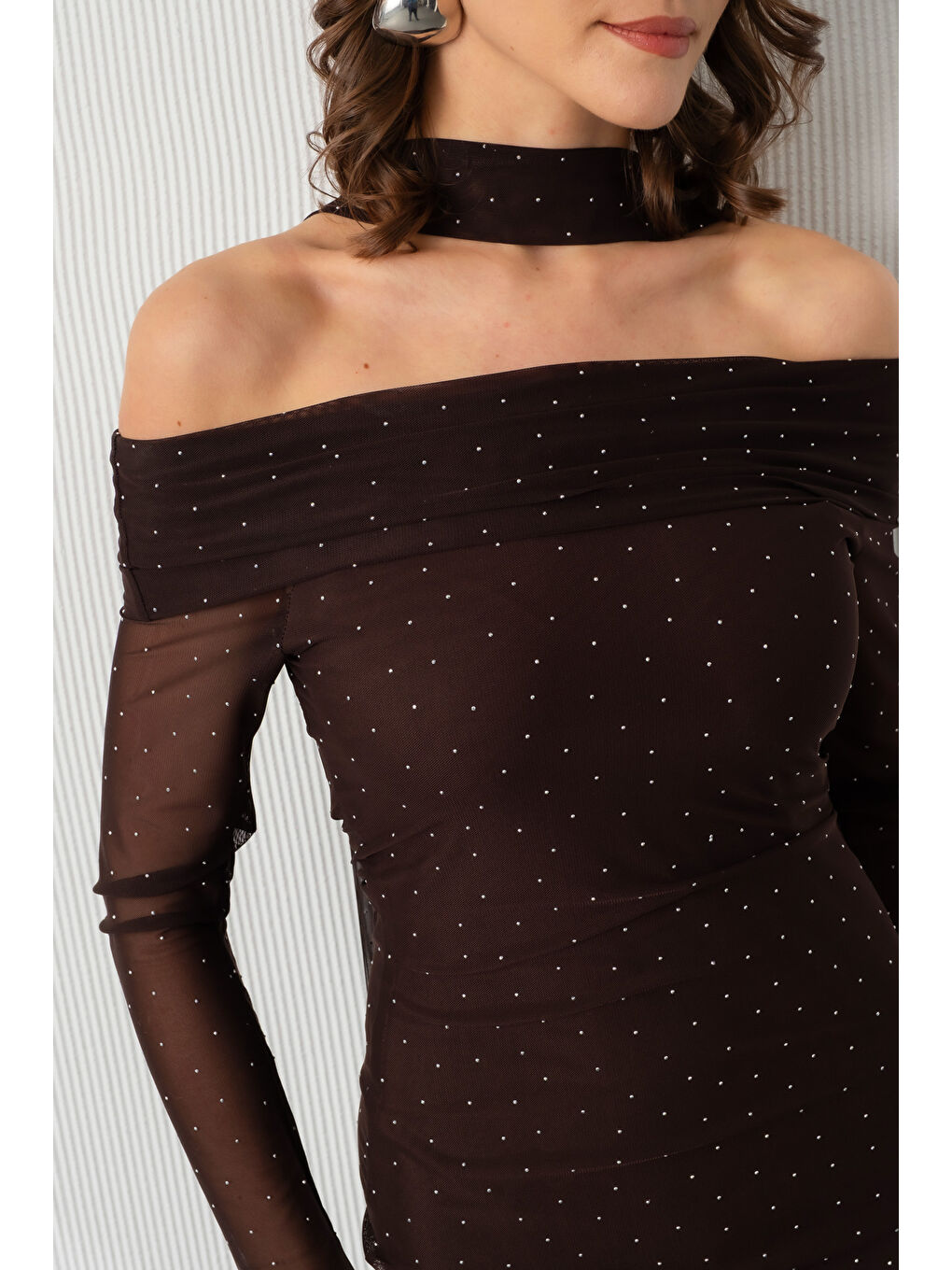 Kadın Kahverengi Kayık Yaka Uzun Kol Taşlı Midi Davet Elbisesi-3