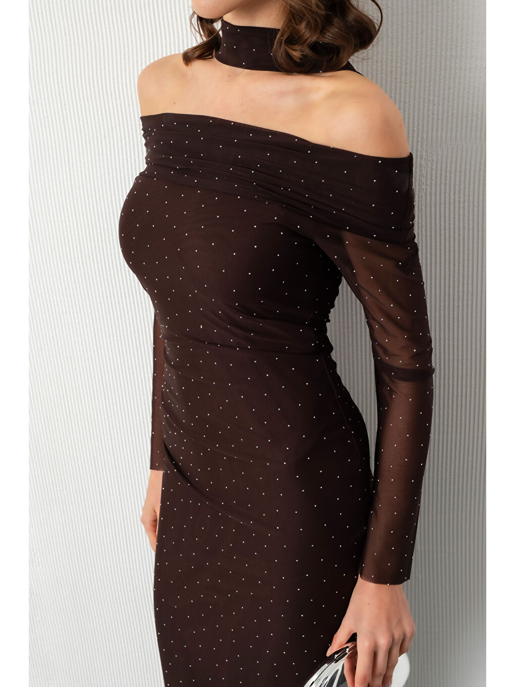 Kadın Kahverengi Kayık Yaka Uzun Kol Taşlı Midi Davet Elbisesi-4