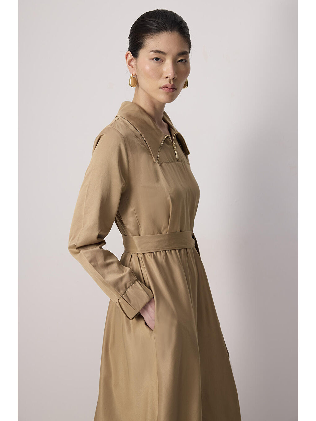 Bej Yakası Fermuarlı Elbise-1