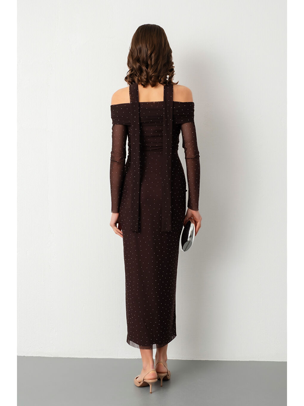 Kadın Kahverengi Kayık Yaka Uzun Kol Taşlı Midi Davet Elbisesi-5